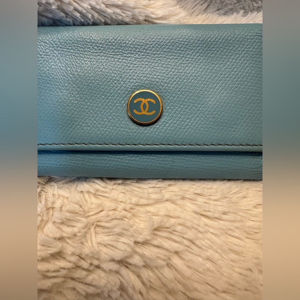 Vintage Chanel Teal Caviar Leather 6-Key Holder & Card Wallet - 2003, Rare Color - Picture 2 of 15